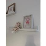 Cuadro personalizado con figura de la Virgen de resina epoxi, decorado con flores y adornos, ideal para nacimientos, bautizos, aniversarios, comuniones y todo tipo de celebraciones.