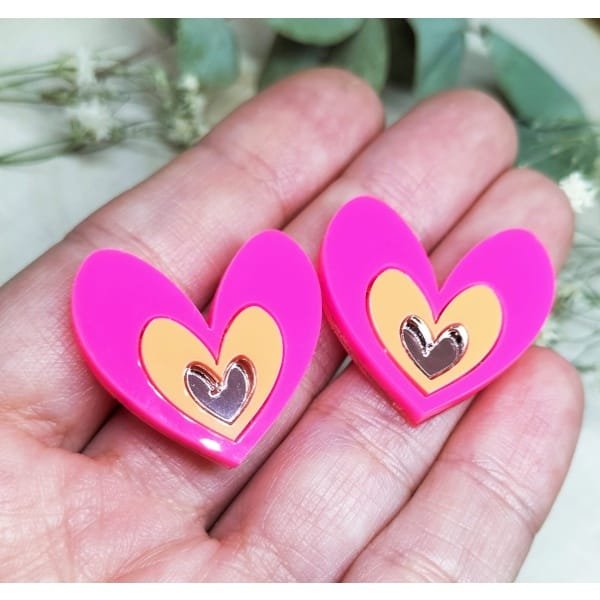 Pendientes metacrilato Corazón efecto espejo y marmoleado, a corte laser, con diseño geométrico, estilo moderno y colorido.