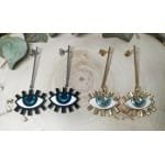 En el mundo de los complementos, hay diseños que no pasan desapercibidos, y los Pendientes Metacrilato de Ojos son el claro ejemplo de ello. Este modelo exclusivo combina creatividad, artesanía y estilo para ofrecerte un accesorio que no solo realza tu look, sino que también refleja tu personalidad.