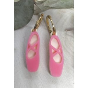 Pendientes “Puntas de ballet” hechos en metacrilato de alta calidad, cortados con máquina láser y montados a mano.