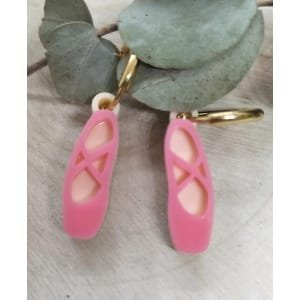 Pendientes “Puntas de ballet” hechos en metacrilato de alta calidad, cortados con máquina láser y montados a mano.