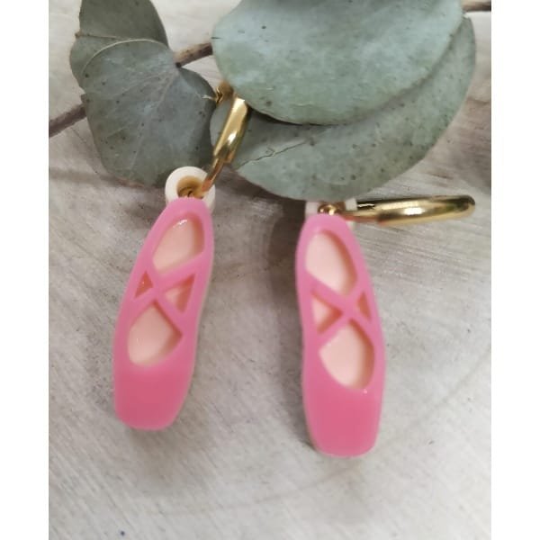 Pendientes “Puntas de ballet” hechos en metacrilato de alta calidad, cortados con máquina láser y montados a mano.