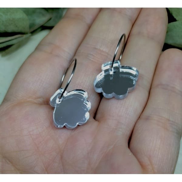 Pendientes Mini Concha de Metacrilato, dentro de la colección de verano 2025