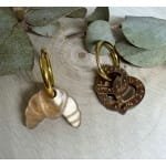 ¿Te imaginas llevar en tus orejas un pedacito de tus dulces favoritos? Con los Pendientes Dulzones Croissant y Pretzel lo puedes hacer realidad.