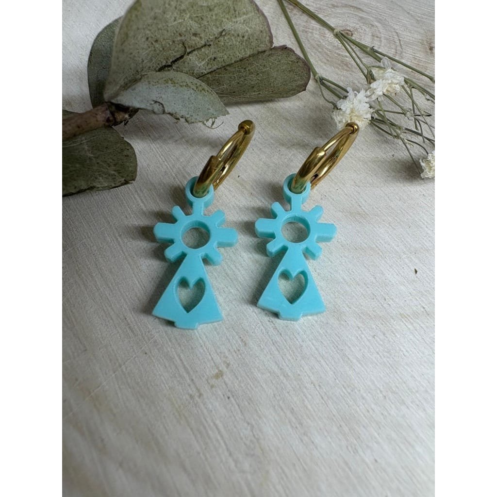 Ligeros, coloridos y llenos de significado. Nuestros pendientes de la Virgen del Pilar son exclusivos, cómodos y perfectos para mujeres y niñas que quieren un complemento especial y diferente.