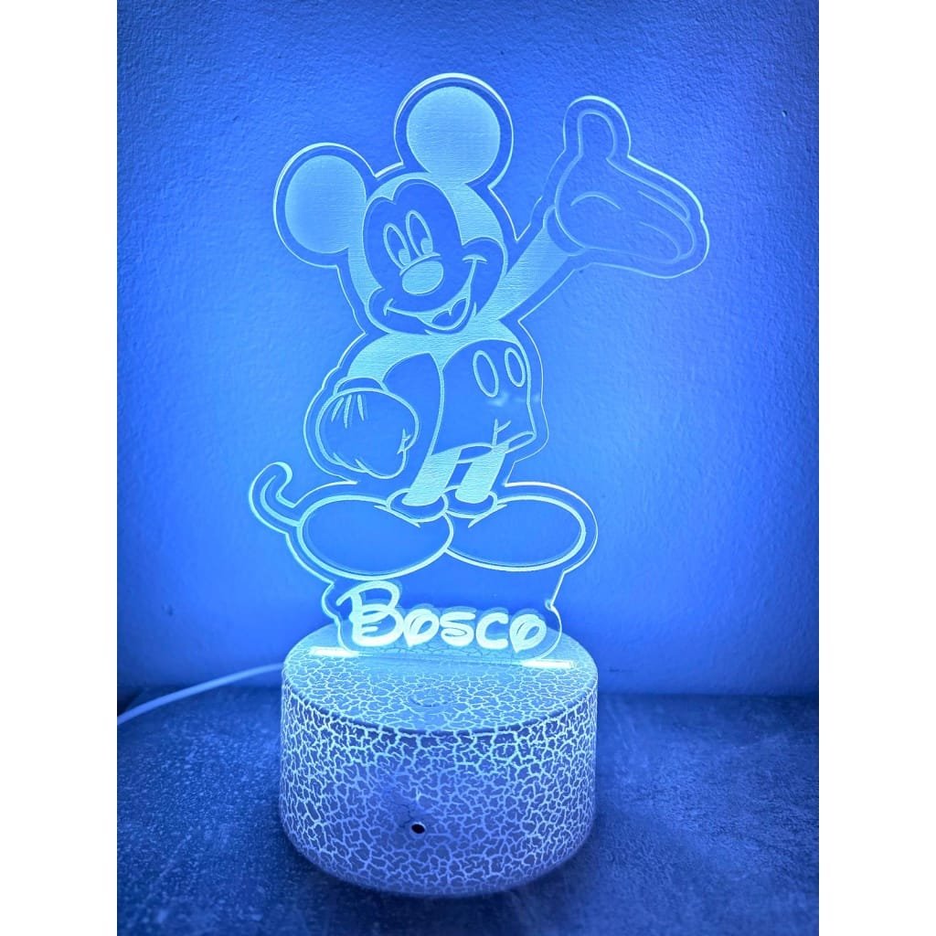 Dale un toque mágico a la habitación con esta adorable lámpara de Mickey Mouse personalizada, perfecta para niños y niñas. Fabricada con materiales de alta calidad y luz LED multicolor, es el regalo ideal para Navidad, cumpleaños o decoración infantil.