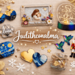 Hay proyectos que nacen de una idea… y otros que nacen del corazón. Judithconalma es uno de esos proyectos. Esta tienda no es solo un lugar donde comprar pendientes, regalos o detalles bonitos. Es un espacio donde cada pieza se crea con calma, con cariño y con mucho mimo, pensando en la persona que la va a recibir. Detrás de Judithconalma hay manos que diseñan, cortan, ensamblan y revisan cada producto uno a uno. No hay prisas, no hay producciones en serie. Aquí cada creación importa, porque sabemos que no estás comprando “algo”, sino un regalo con significado… o un capricho que te mereces.